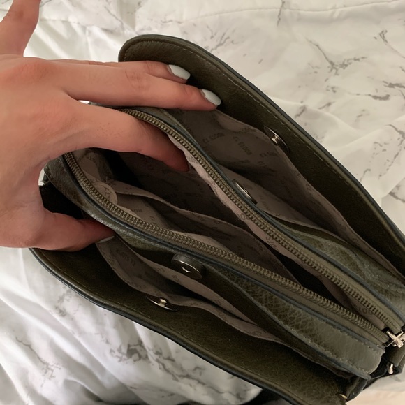 ROOTS SIDE PURSE!! - Picture 4 of 4